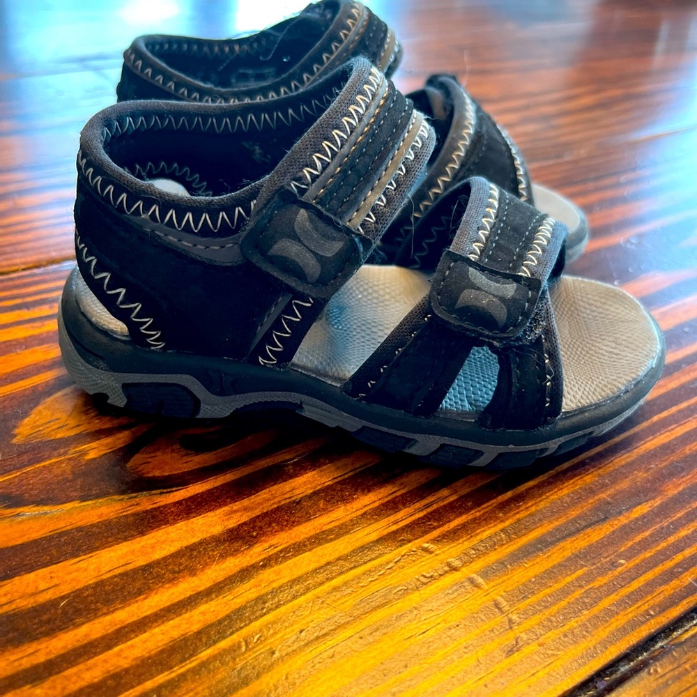 Like new Hurley Toddler Sandals size 6